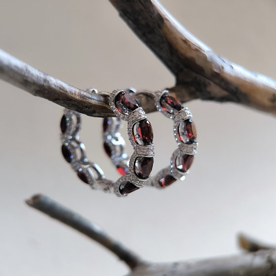 Silver earrings with garnet 12.381ct