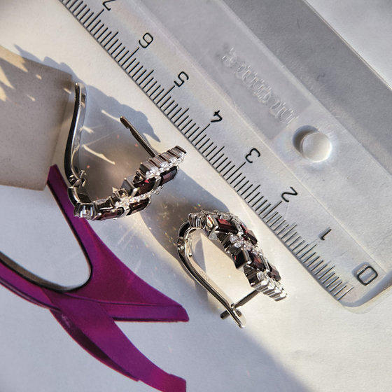 Silver earrings with garnet 6.25ct