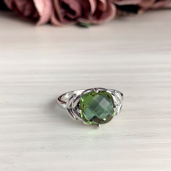Silver ring with sultanite 3.87ct