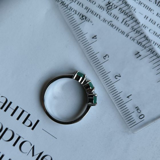 Silver ring with emerald 1.631ct
