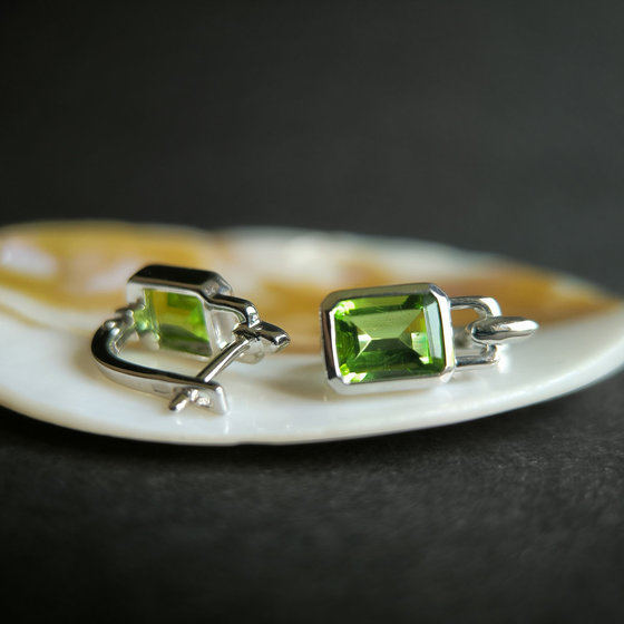 Silver Earrings with Chrysolite (2.721 ct)