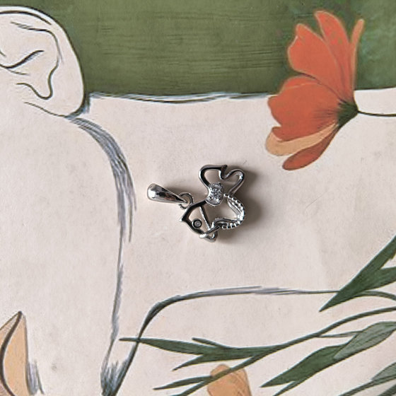 Silver pendant with cubic zirconia