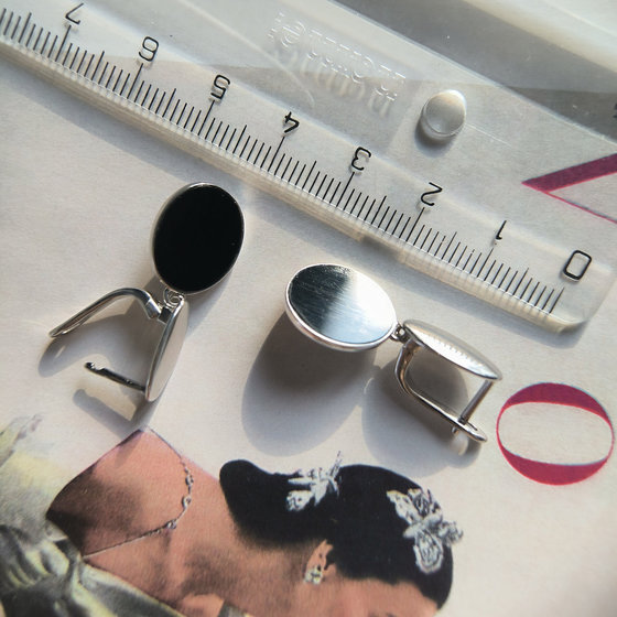 Silver earrings with onyx