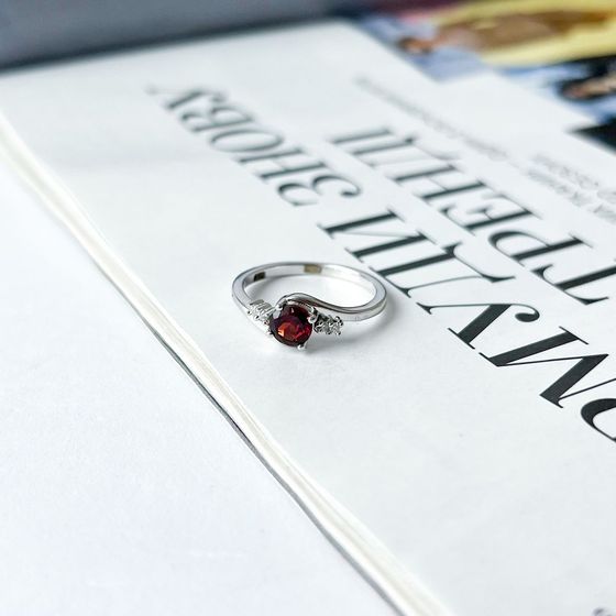 Silver ring with garnet 0.656ct