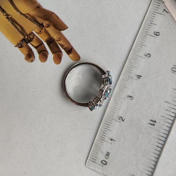 Silver ring with topaz London Blue 1.007ct
