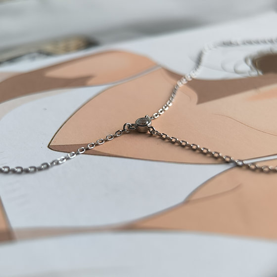 Silver necklace with phianites