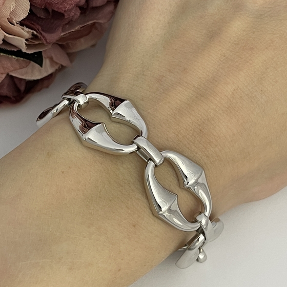 Silver bracelet without stones