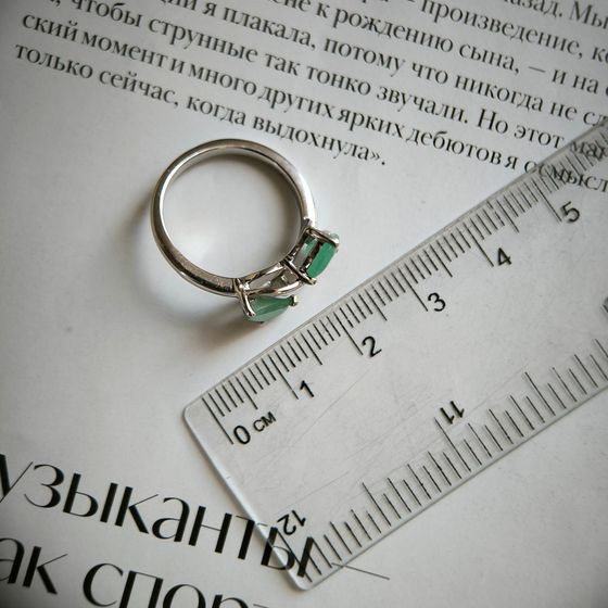Silver ring with emerald 2.008ct