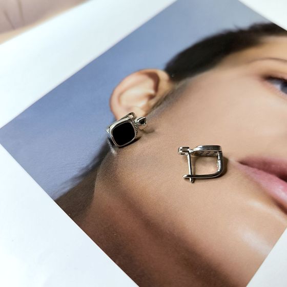 Silver earrings with onyx