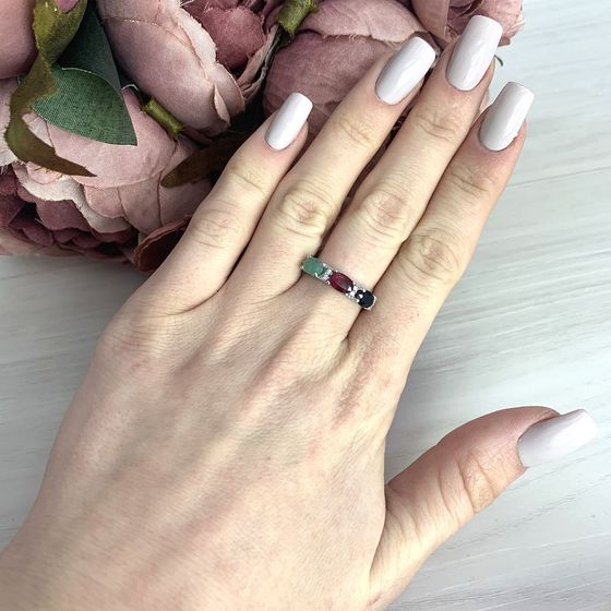 Серебряное кольцо с сапфиром 1.853ct, изумрудом, рубином