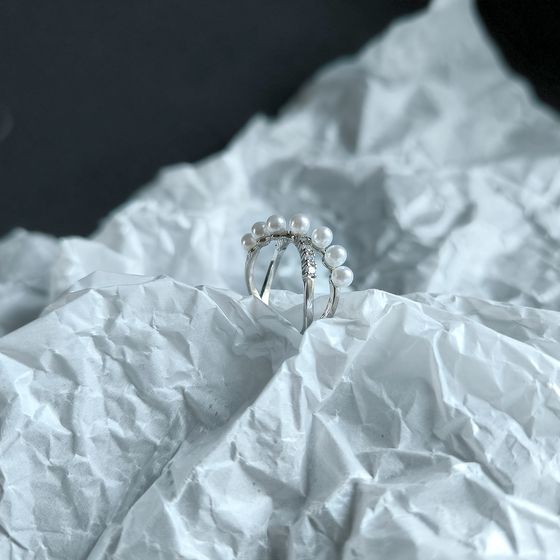 Silver ring with pearls, fianites