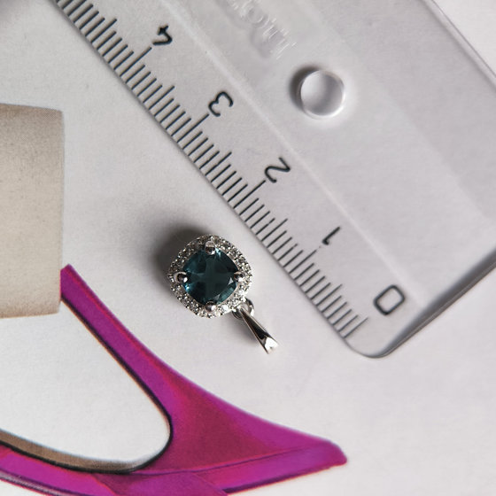 Срібна підвіска з топазом Лондон Блю 1.062ct, фіанітами