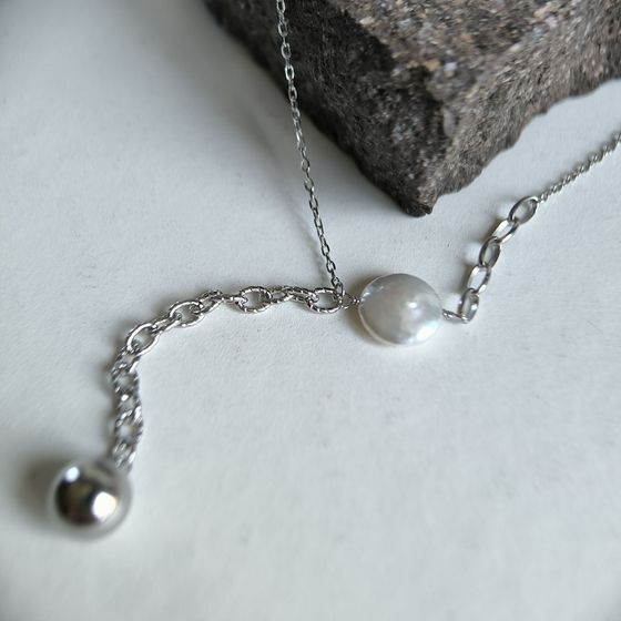 Silver necklace with baroque pearls
