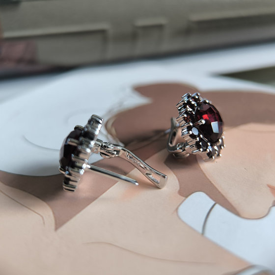 Silver earrings with a 8.014ct nano garnet