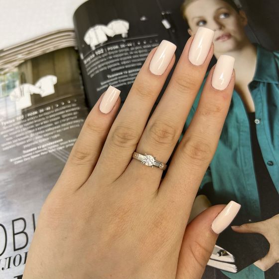 Золота каблучка з фіанітами 0.2ct