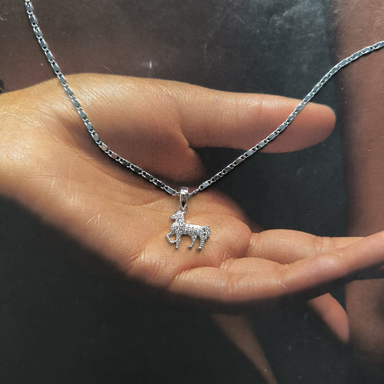 Silver pendant with cubic zirconia