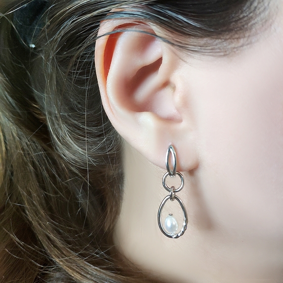Silver earrings with baroque pearls