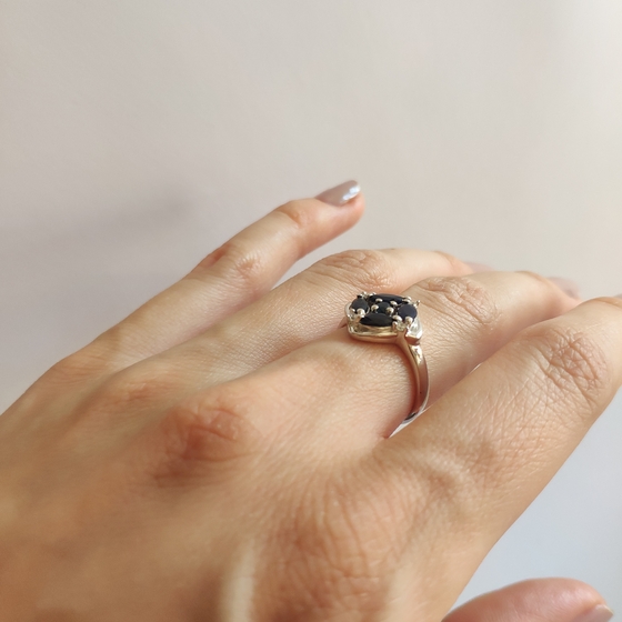 Sterling silver ring with sapphire 1.31ct, fianites