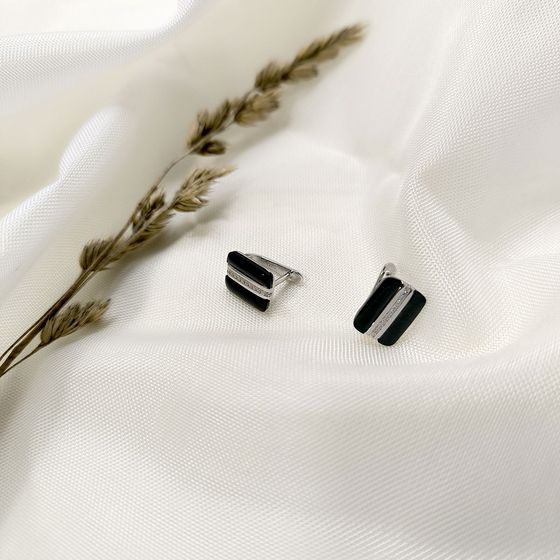Silver earrings with onyx