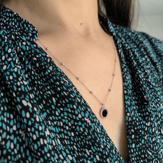 Silver necklace with yemallu