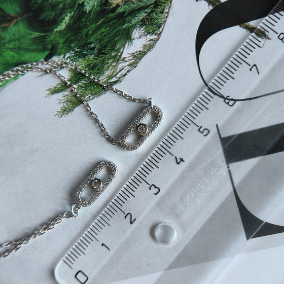 Silver necklace with cubic zirconia