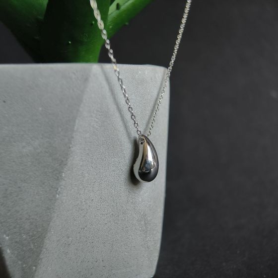 Silver necklace without stones