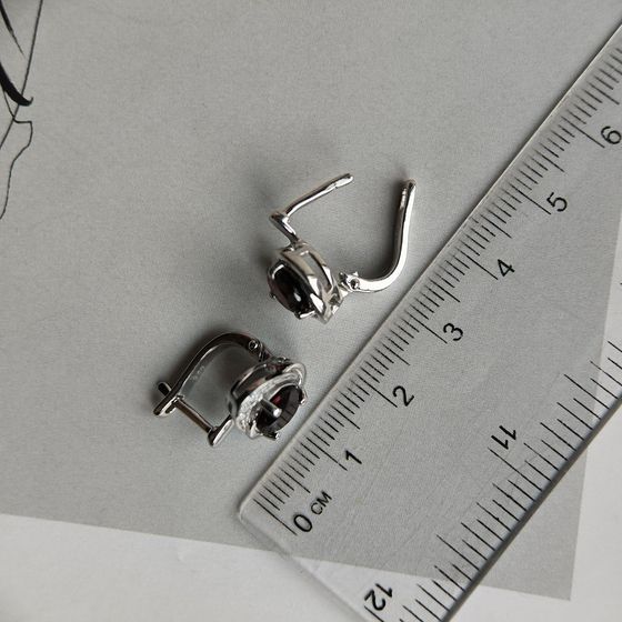 Silver earrings with garnet (3.047 carats)