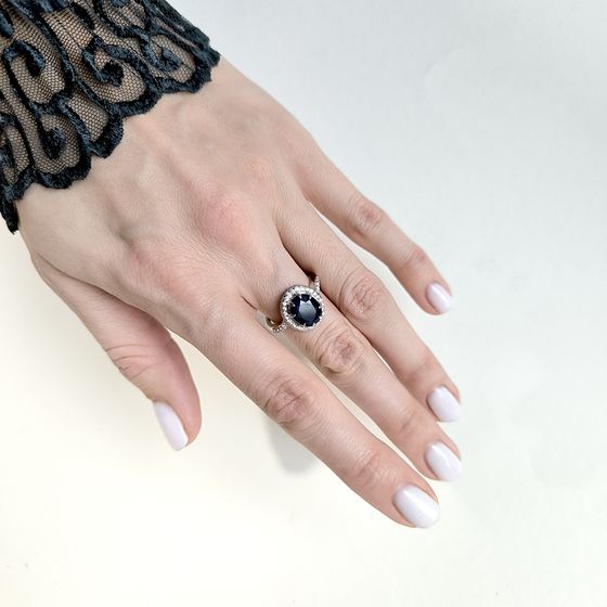 Sterling silver ring with 3.81ct sapphire, pave diamonds