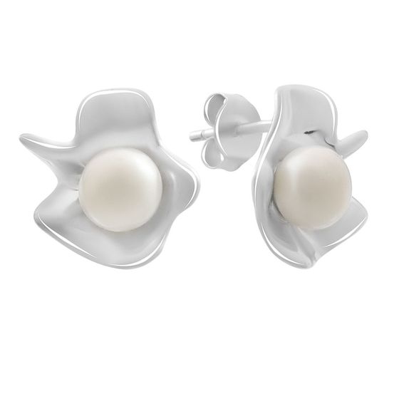 Silver earrings with pearls