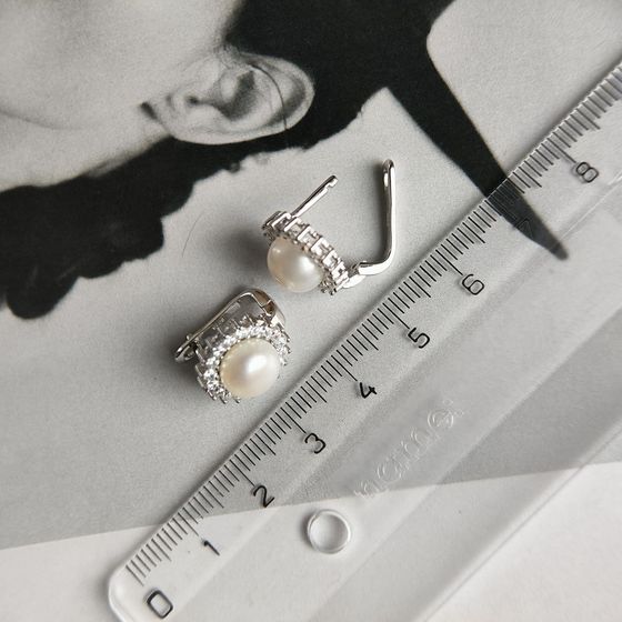 Silver earrings with pearls
