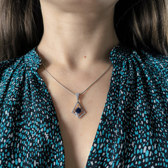 Silver pendant with 1.859ct sapphire, cubic zirconia