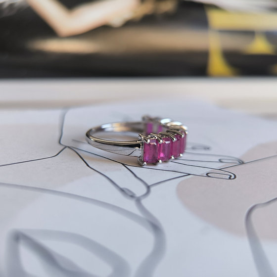Silver ring with a 3.552ct ruby