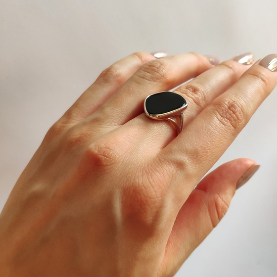 Silver ring with onyx 4.125ct