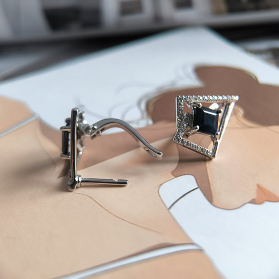 Silver earrings with 3.344ct sapphire and cubic zirconia