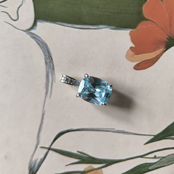 Silver pendant with a topaz and cubic zirconia