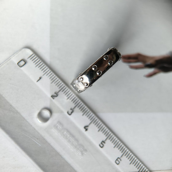 Срібне кільце з фіанітами