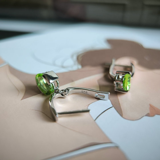 Silver Earrings with Chrysolite (2.081 ct)