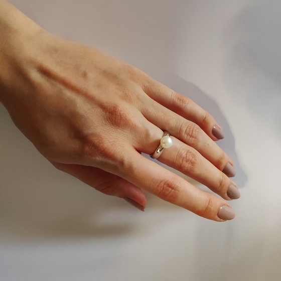Срібна каблучка з перлами 1.85ct