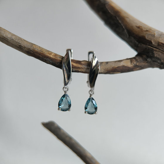 Серебряные серьги с топазом Лондон Блю 1.025ct