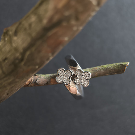 Sterling silver ring with 0.32ct fianites