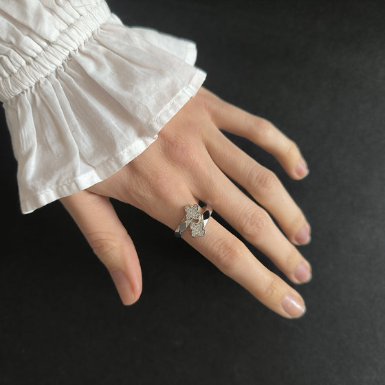 Sterling silver ring with 0.32ct fianites