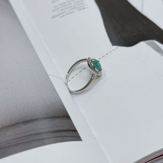 Серебряное кольцо с изумрудом 1.575ct