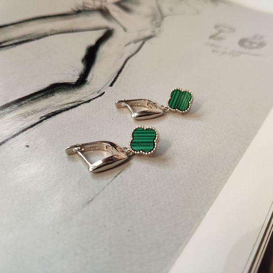 Silver earrings with malachite