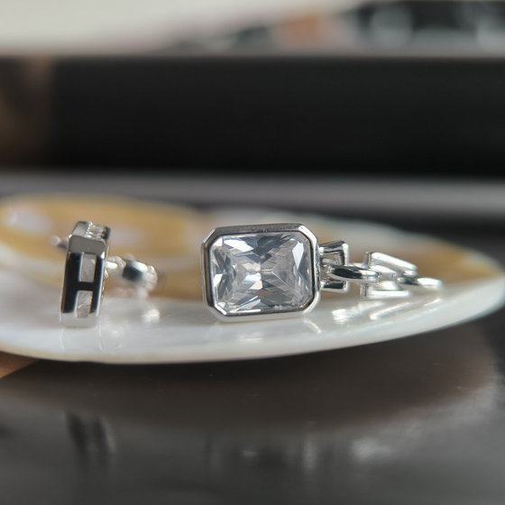 Silver earrings with cubic zirconia