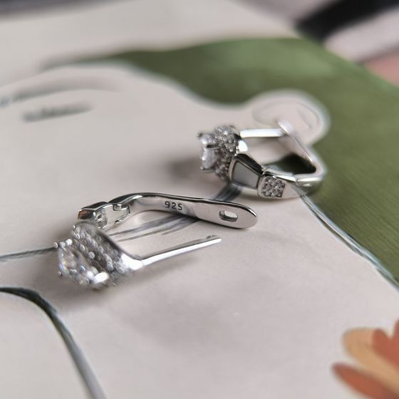 Silver earrings with mother-of-pearl