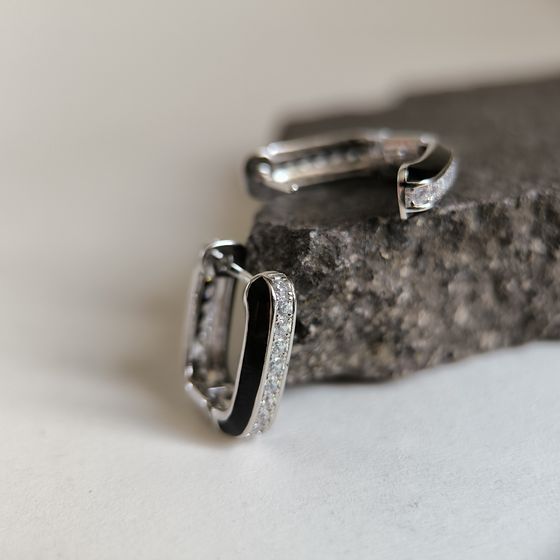 Silver earrings with phianites, semallu