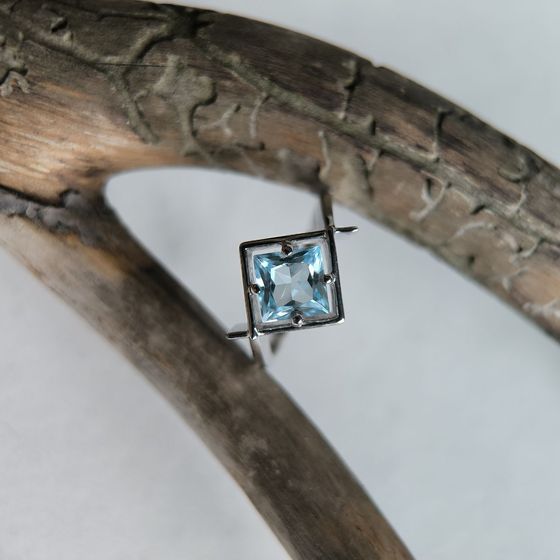 Серебряное кольцо с топазом 2.117ct