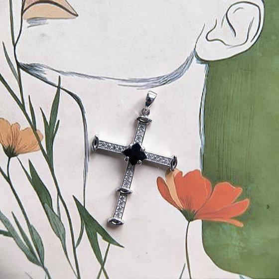 Silver cross with 1.334ct sapphire, cubic zirconia
