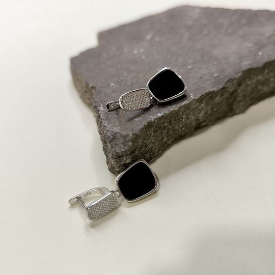 Silver earrings with onyx
