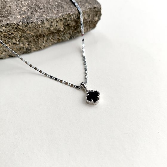 Silver pendant with onyx